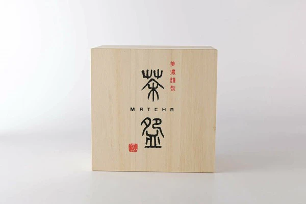 Carp in Waves Pattern Matcha Bowl in Wooden Gift Box - Image 6