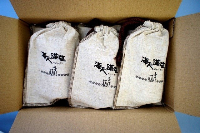 Amabito no Moshio Gourmet Seaweed Salt with Gift Bag by Kamagari Bussan - Image 3