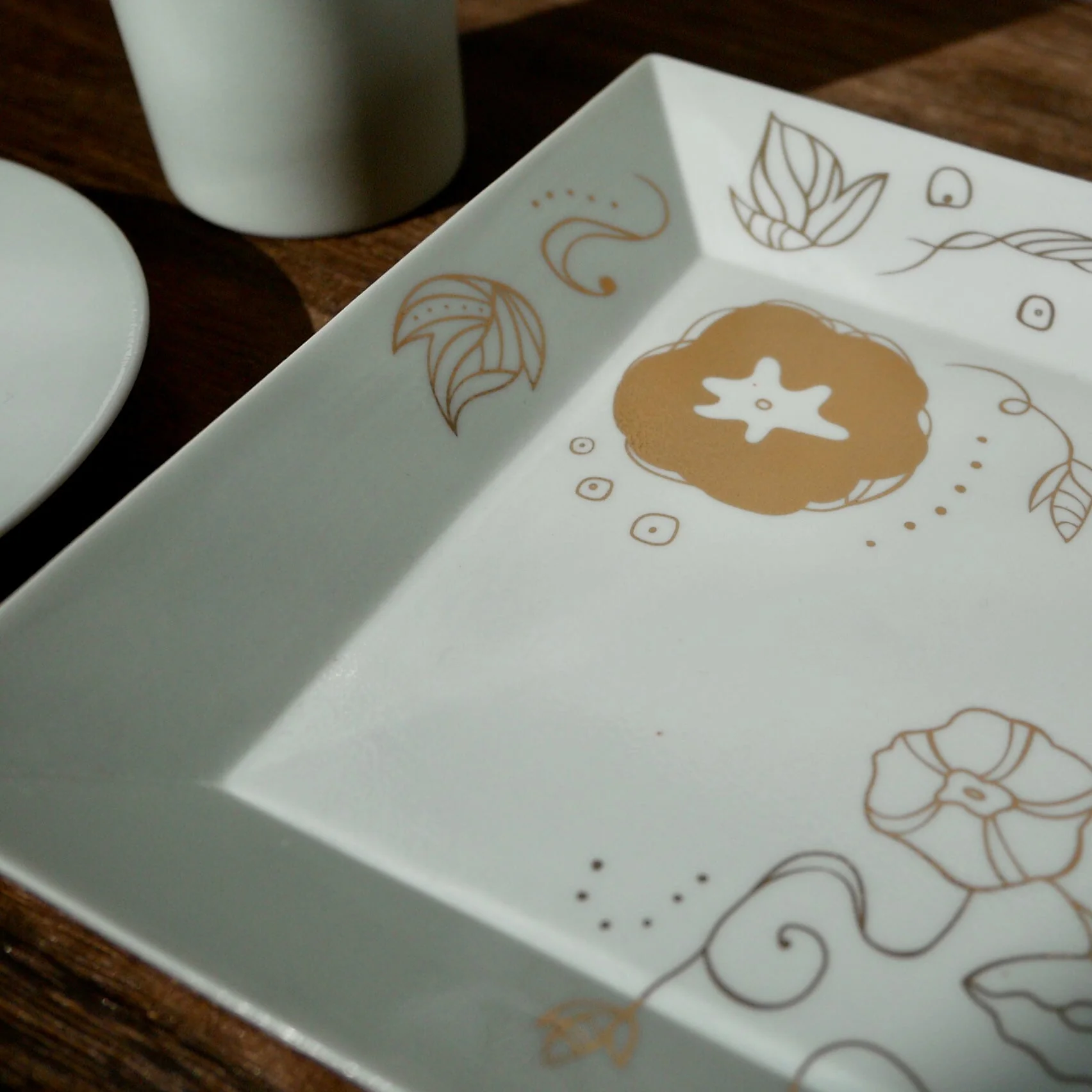 Kamigata Ryugi: Haiku Series Plate Set, Gold - Image 4